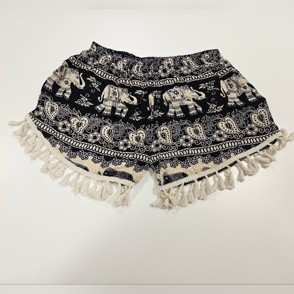 Small Elephant Print Shorts - Picture 9 of 9